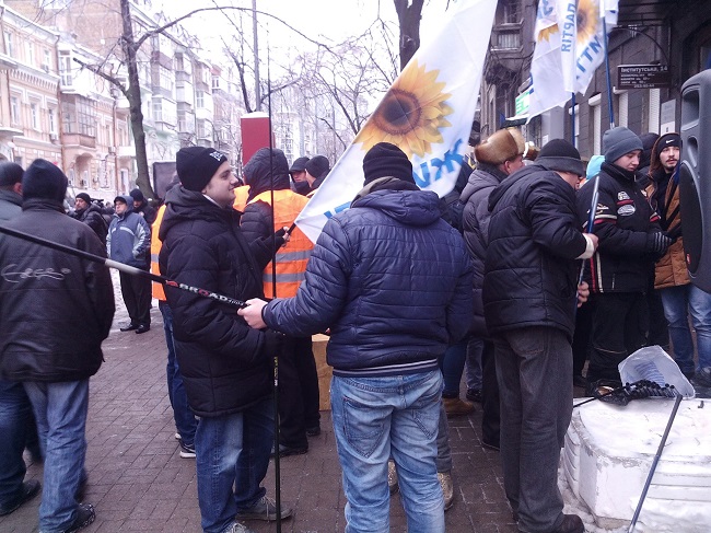 Протесты в Киеве: около 2 тыс. митингующих собрались под НБУ